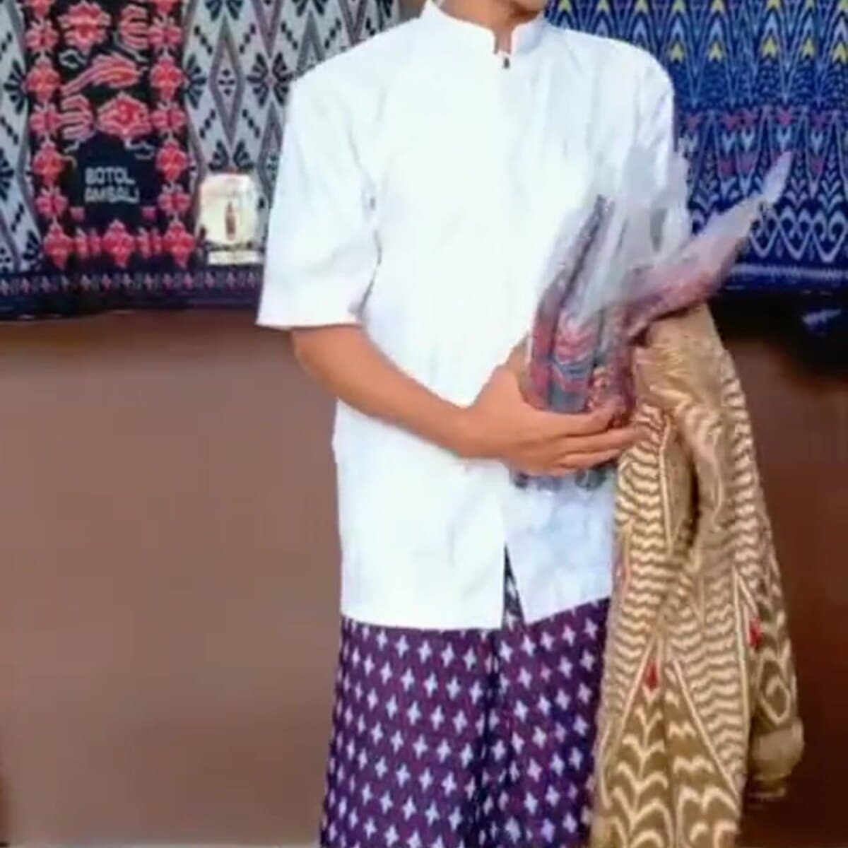 Sarung Tenun